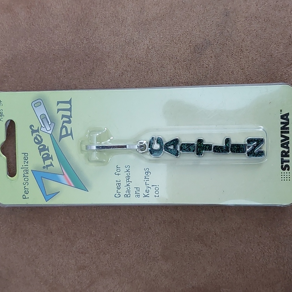 👝 Caitlin zipper pull
